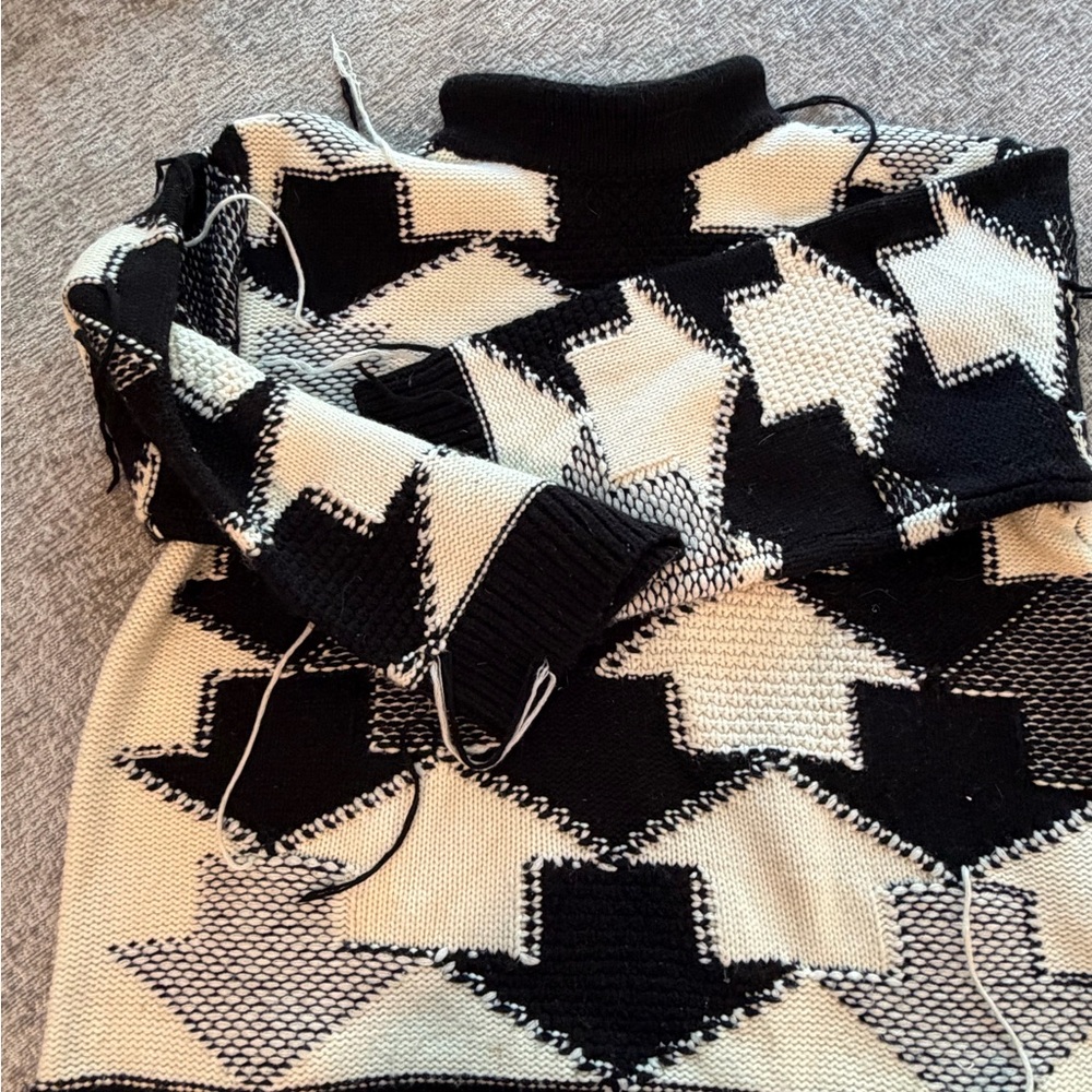 Black & Cream Geometric Turtleneck Sweater - Women